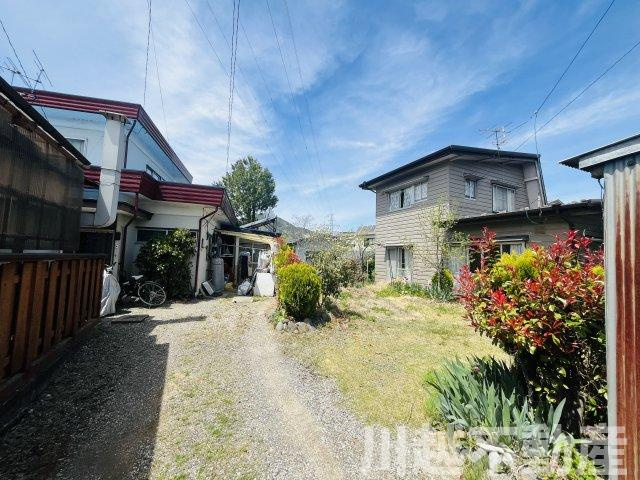 生活利便施設が徒歩圏内の中古戸建の外観|ゆったりした敷地とのどかな街並み