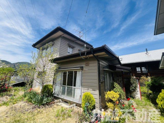 生活利便施設が徒歩圏内の中古戸建の外観|ゆったりした敷地とのどかな街並み