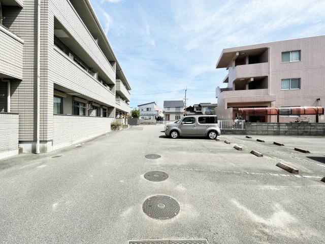 ガーデニアグランの駐車場