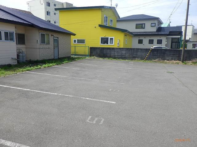 レオパレスハイツあいの駐車場