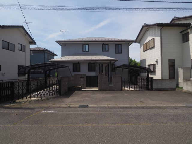 前橋市青柳町　中古住宅の駐車場