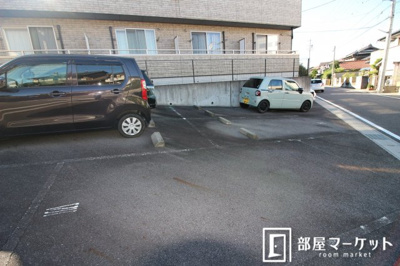 【駐車場】 | ＲＯＵＮＤ　ＨＩＬＬＳ
