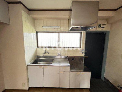 【キッチン】 | 大常ビル | 掲載の写真は退去前の写真となります。