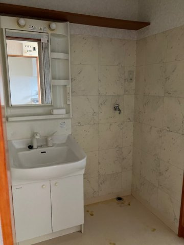 ロイヤルパレスキャビンの洗面所|広い洗面スペース