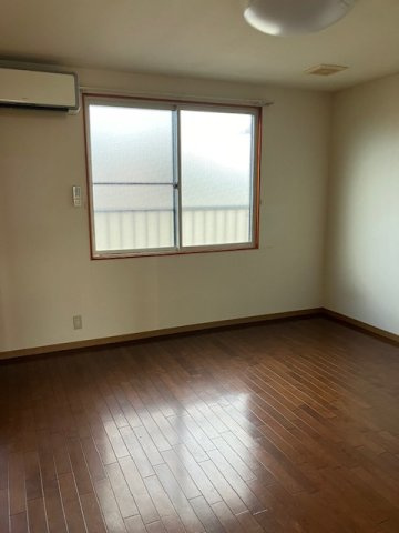 ロイヤルパレスキャビンの居間・リビング|こちらのリビングで趣味の時間をお楽しみください