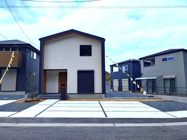 ONE HOUSE－ワンハウスー小倉南区長尾4丁目　【小倉南区　新築戸建て】の駐車場|駐車スペースも広々♪【小倉南区　新築戸建て】
