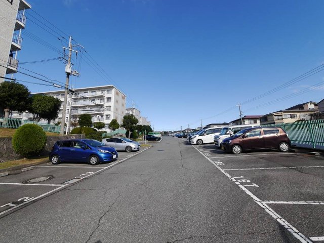 大久保東第一住宅14号棟の駐車場