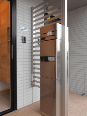 【玄関】 | ファヴォーレA | 専用宅配ボックス付き