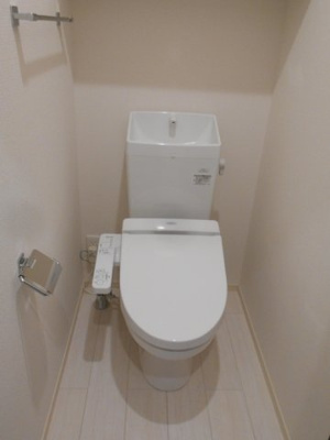 【トイレ】 | ファヴォーレA | 温水洗浄便座付き