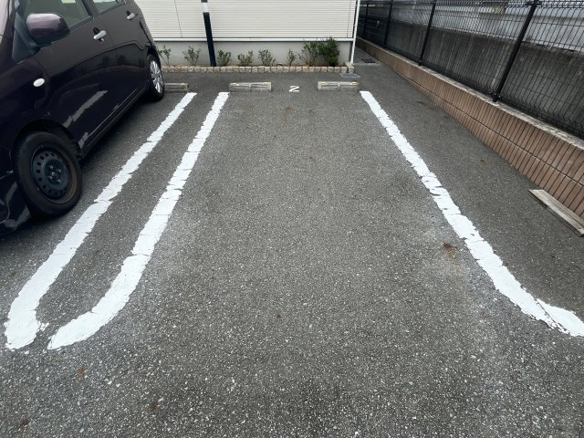 サウスエレガンスの駐車場