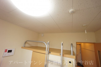 【寝室】 | レオパレスヴェルヴェデーレ | 画像8