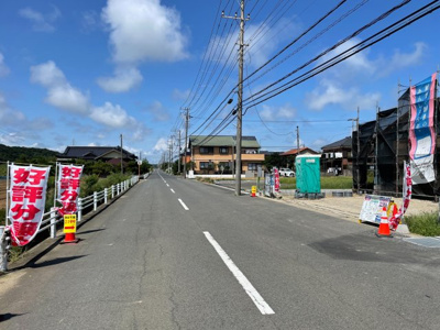 【前面道路含む現地写真】 | 銚子市長塚町２号棟 | ご見学はお気軽に0476-37-3888までお問合せ下さい！■住宅ローンのご相談は無料ですので、お気軽にご相談下さい！
