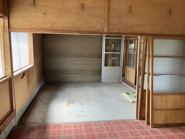 見附市名木野町3057　貸倉庫の駐車場|カースペースがあります