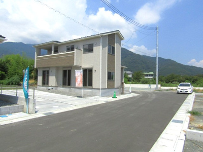 【前面道路含む現地写真】 | ブルーミングガーデン南アルプス市有野　1号棟 | 前面道路含む現地写真です