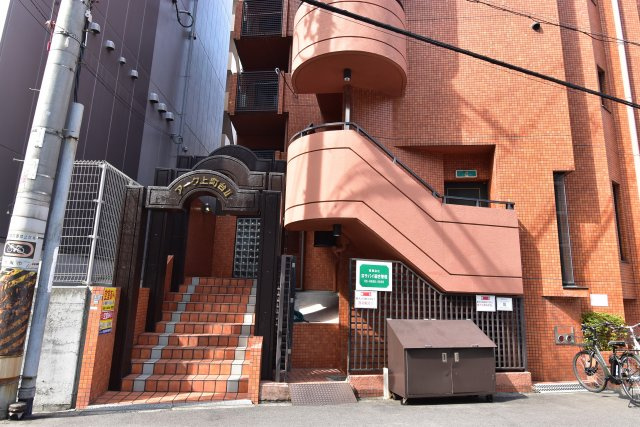 アーク上町台Ⅱ番館のエントランス