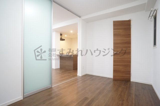 みなとメゾン川西中央の洋室|参考、同建物・類似反転間取りの号室