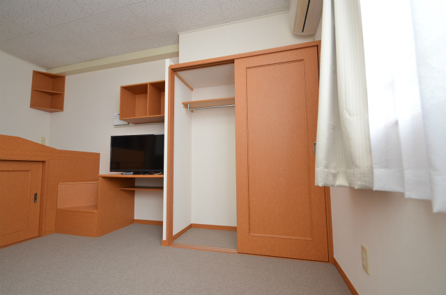 直方市湯野原２丁目のアパートの収納