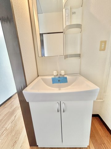 幸和ビルの独立洗面台