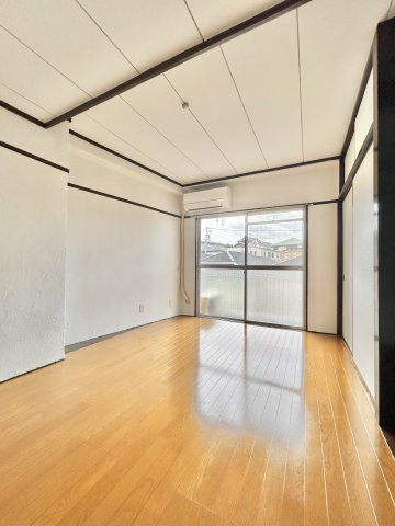 幸和ビルの洋室