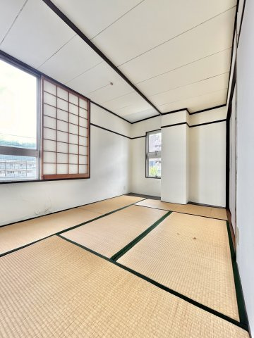 幸和ビルの和室