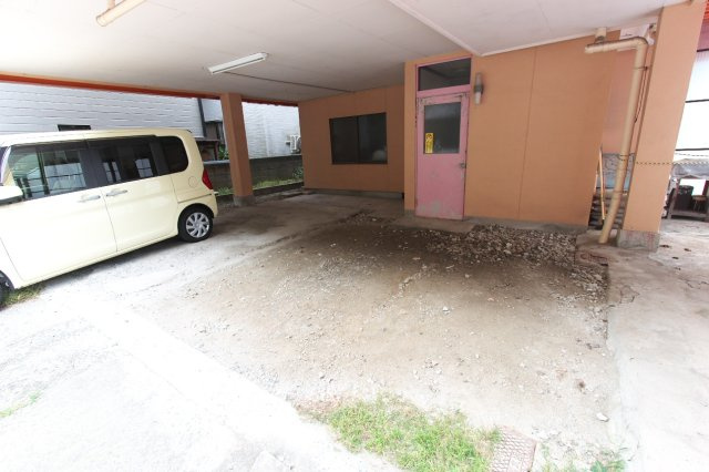 三瀬邸（塩焼）の駐車場