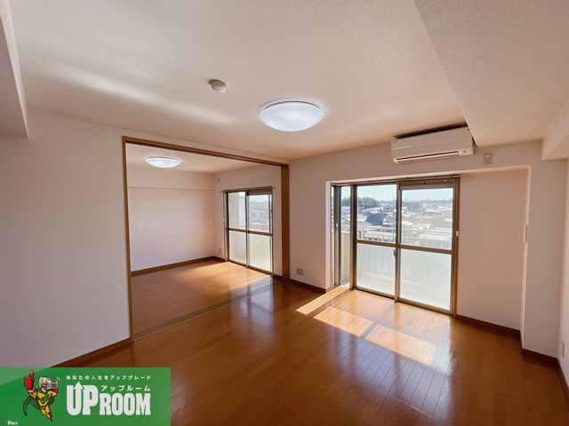 グレースコート豊山の居間・リビング