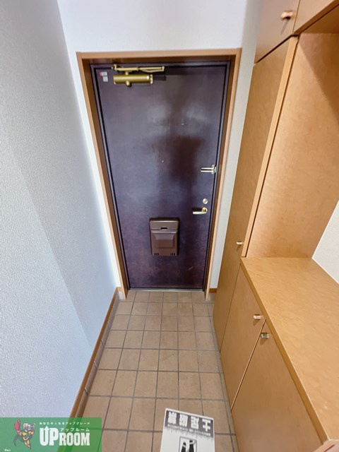 グレースコート豊山の玄関