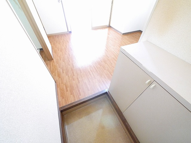 ルミエール萩の台の玄関