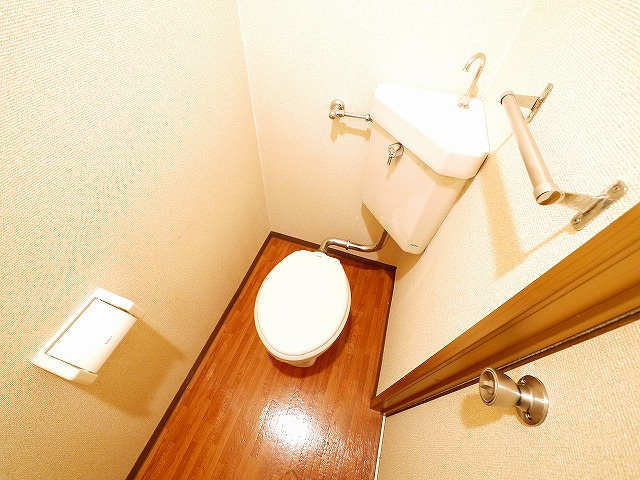 ルミエール萩の台のトイレ|落ち着いた色調のトイレです