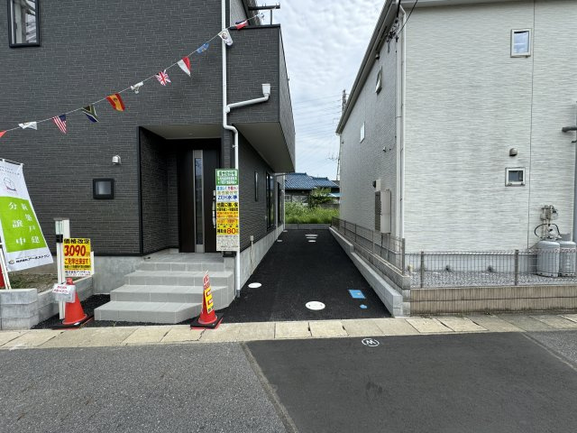 八潮市上番場新築戸建【八幡小学校：６分】の駐車場|駐車スペース・縦列２台駐車可