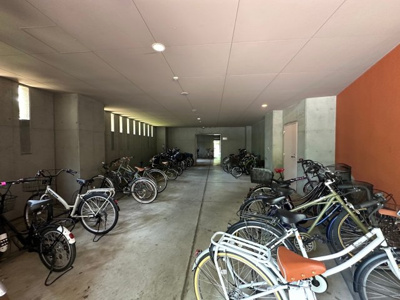 【その他】 | アクアパークＣＩＴＹ岸和田南３番館 | 【駐輪場】広々敷地内駐輪場は停めやすくて使いやすいです。