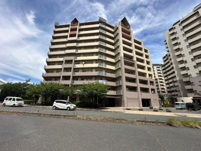 【外観】 | アクアパークＣＩＴＹ岸和田南３番館 | 【３ＬＤＫの暮らしやすい間取り】テレワークのお仕事部屋、子供部屋等、ライフスタイルや家族構成に合わせて多目的にご使用いただけます♪