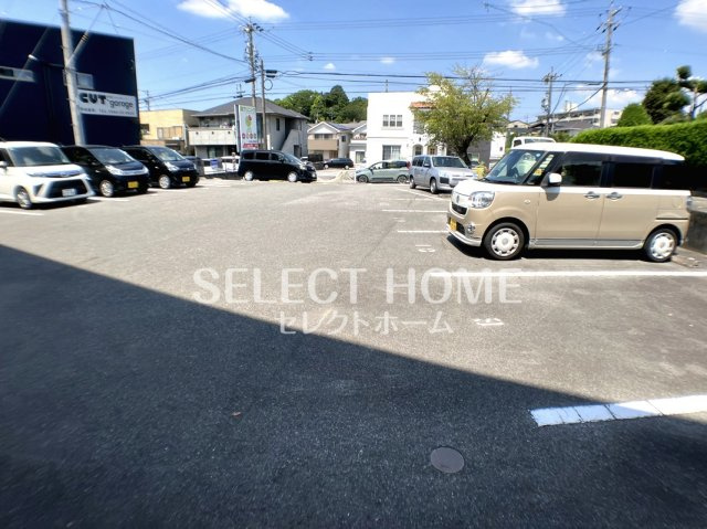 【駐車場】 | マンション北斗星 | 駐車場があるので、車を買う予定の方も安心です