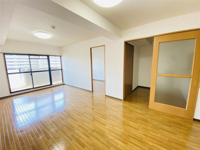 キャッスルコート国府寺町の居間・リビング