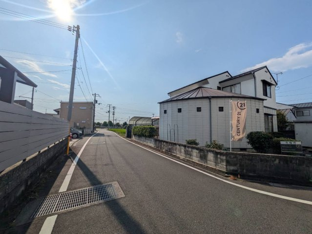 今在家三丁目戸建の前面道路含む現地写真