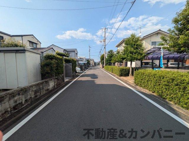 今在家三丁目の中古のおうち　松山市今在家中古戸建の前面道路含む現地写真