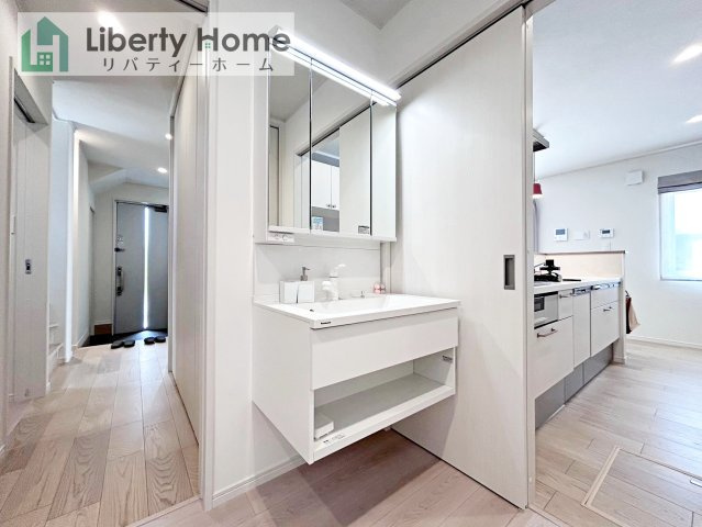 小美玉市羽刈　の独立洗面台