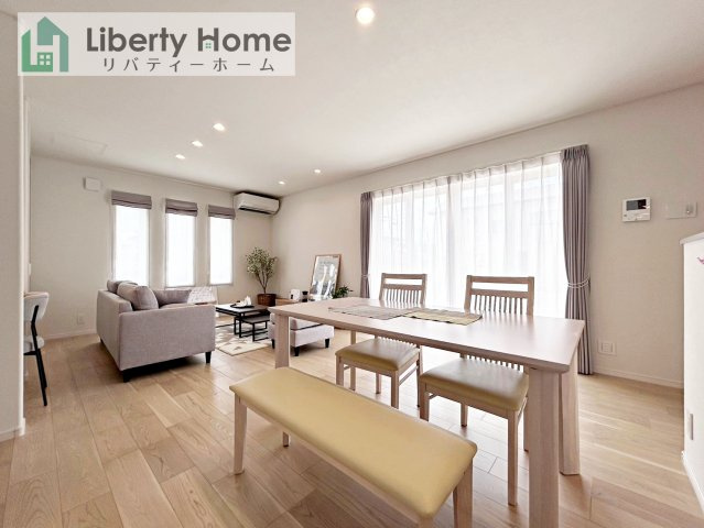 小美玉市羽刈　の居間・リビング