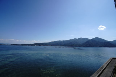 【展望】 | 【上質リフォーム】エレンシーレ宮島 | 【四季を感じる】
四季の移ろい・爽やかな青空や風を感じられ
自然を愉しめるパノラマビュー。
毎日の暮らしに余裕を感じさせてくれる、
遮る物の無い開放的な眺望を是非、ご堪能ください。