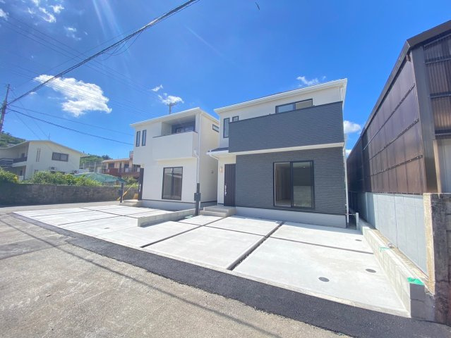 ハートフルタウン北中城熱田　2号棟の駐車場