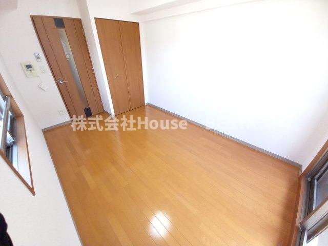 エステムコート神戸西Ⅲフロンタージュの洋室