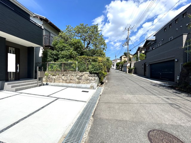 限定２区画新築分譲＆即入居可能！南向き陽当たり良好の４ＬＤＫ☆リーブルガーデン宇治市木幡御蔵山の前面道路含む現地写真|前道道路