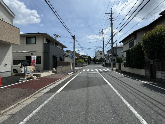 柏市つくしが丘１丁目新築戸建（つくしが丘第５）の前面道路含む現地写真|南側前面道路・幅員10.6ｍ