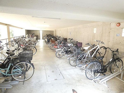 【駐車場】 | グランアークス泉ヶ丘 | 駐車場があるので、車を買う予定の方も安心です