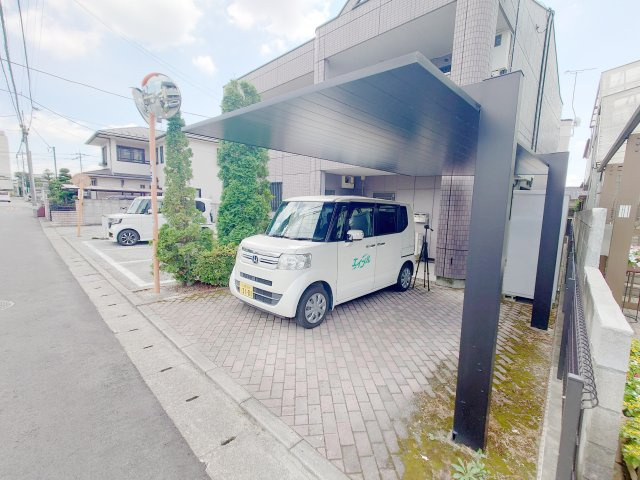 【駐車場】 | ホワイトリリー