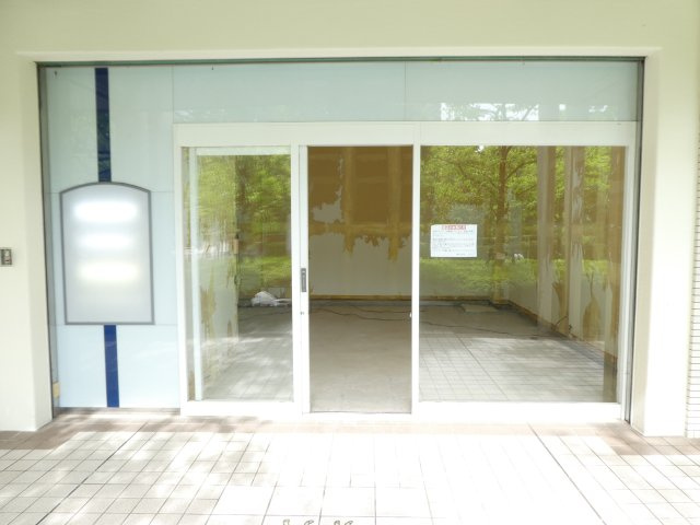 ラ・ビスタ宝塚プラザーコムズ店舗のエントランス