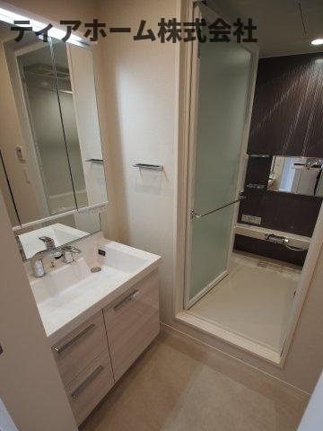 大和高田市大中東町の賃貸マンションの洗面所|コンパクトで使いやすい洗面所