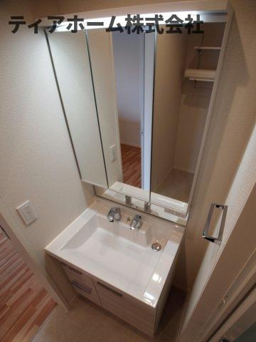 大和高田市大中東町の賃貸マンションの独立洗面台|独立洗面台で身支度をすべて済ませてしまいましょう