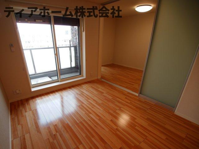 大和高田市大中東町の賃貸マンションの居間・リビング|ゆったりとしたリビングです
