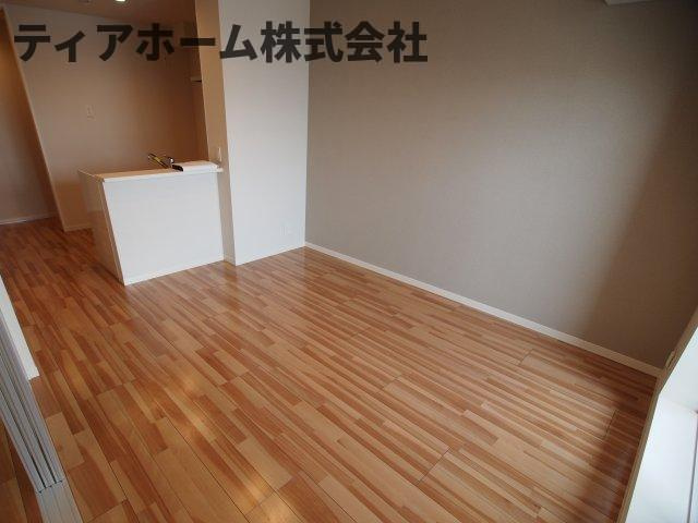 大和高田市大中東町の賃貸マンションの居間・リビング|ゆったり過ごせるリビングです